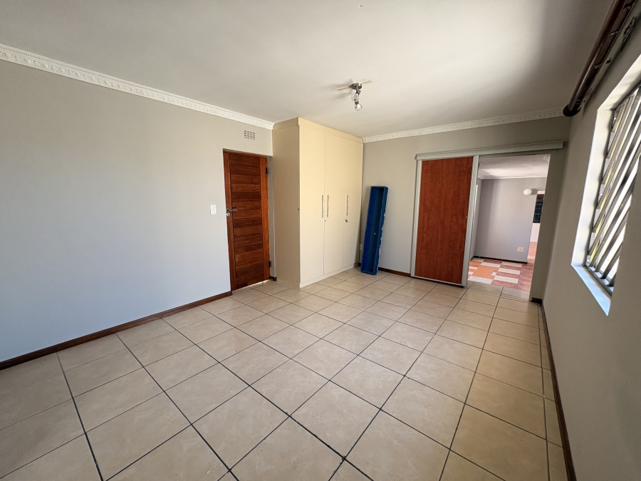 To Let 4 Bedroom Property for Rent in Kirstenhof Western Cape